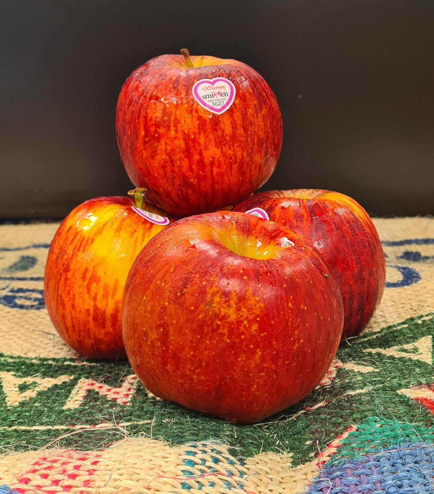 APPLE SMITTEN