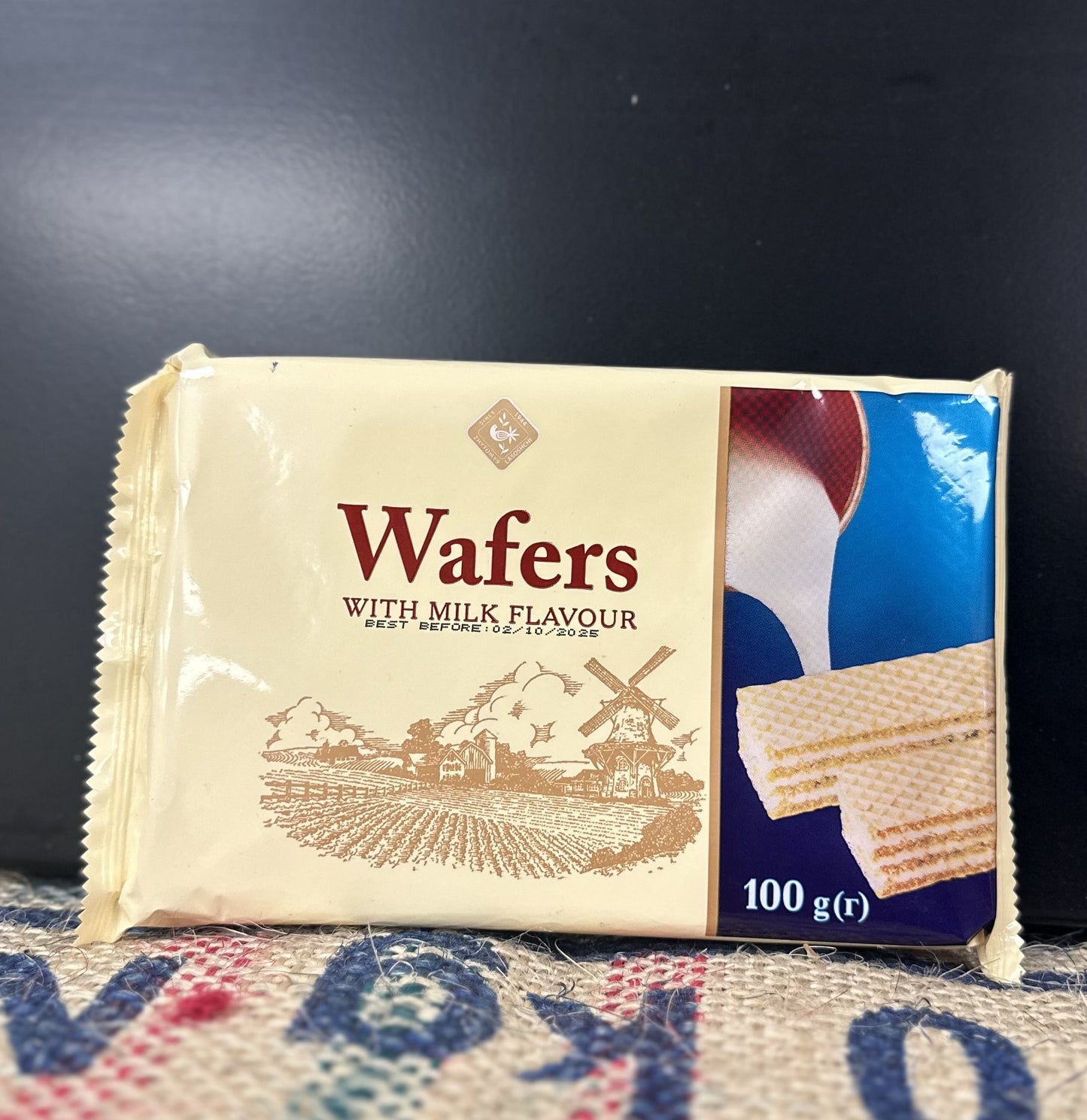 WAFERS WITH MILK FLAVOUR